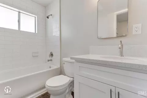 Bath - 222 E St, Taft, CA 93268 photo 1 of 1