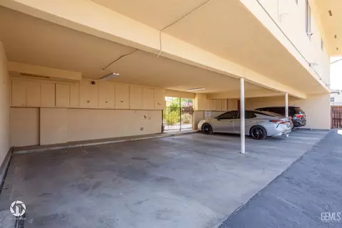 Exterior - 222 E St, Taft, CA 93268 photo 1 of 2