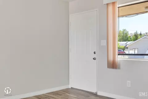 Entry Way - 222 E St, Taft, CA 93268 photo 1 of 1