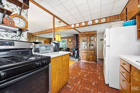 Kitchen - 45904 Carlin Dr, Posey, CA 93260 photo 5 of 5