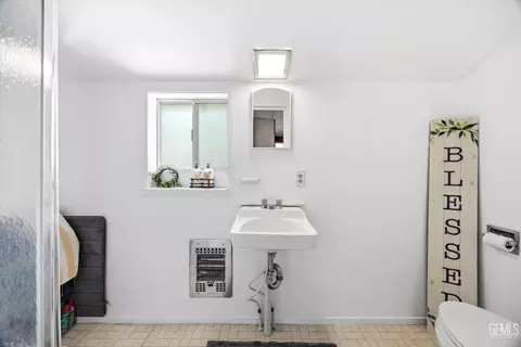 Bath - 45904 Carlin Dr, Posey, CA 93260 photo 1 of 2