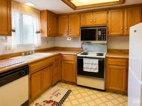 Kitchen - 46001 Ridge Rd, Posey, CA 93260 photo 2 of 2