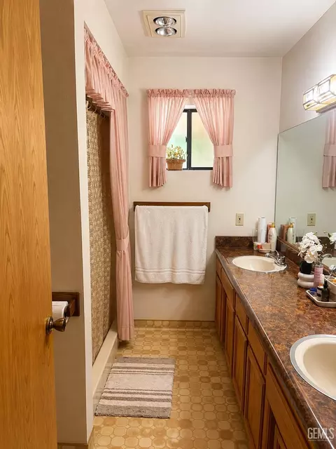 Bath - 46001 Ridge Rd, Posey, CA 93260 photo 1 of 4