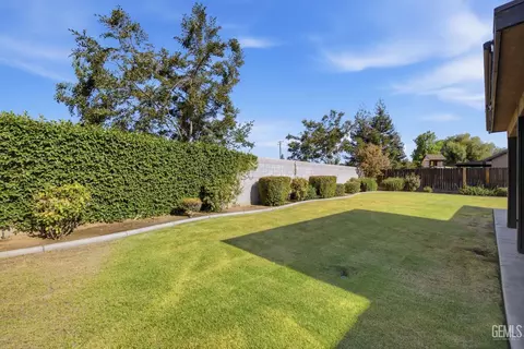 Exterior - 6019 Bouchaine Dr, Bakersfield, CA 93312 photo 7 of 13