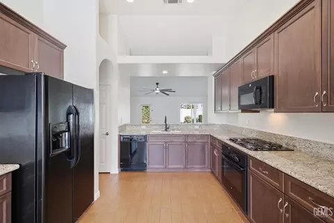 Kitchen - 6019 Bouchaine Dr, Bakersfield, CA 93312 photo 3 of 4