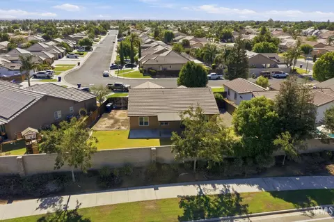 View/Area - 6019 Bouchaine Dr, Bakersfield, CA 93312 photo 6 of 10
