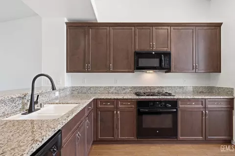Kitchen - 6019 Bouchaine Dr, Bakersfield, CA 93312 photo 2 of 4