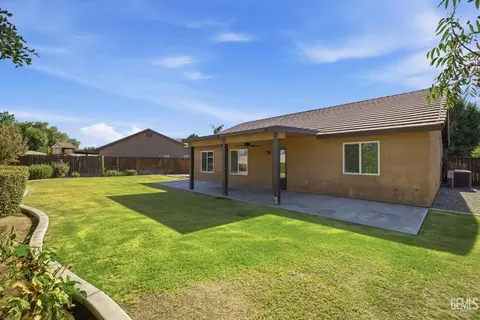 Exterior - 6019 Bouchaine Dr, Bakersfield, CA 93312 photo 6 of 13
