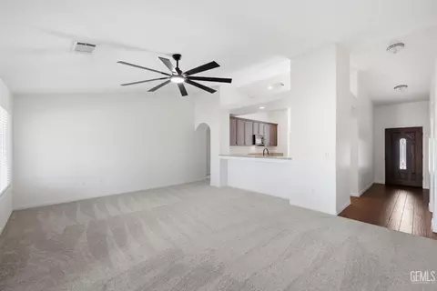Entry Way - 6019 Bouchaine Dr, Bakersfield, CA 93312 photo 4 of 5