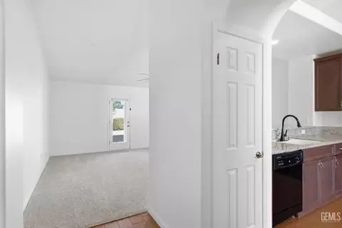 Entry Way - 6019 Bouchaine Dr, Bakersfield, CA 93312 photo 3 of 5