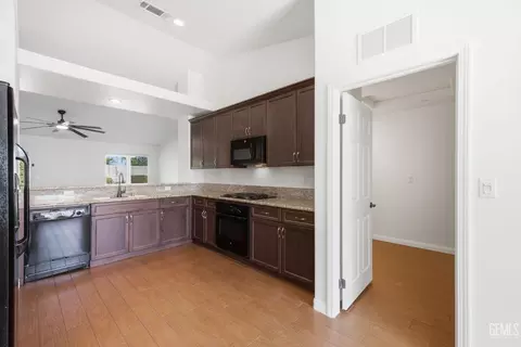 Entry Way - 6019 Bouchaine Dr, Bakersfield, CA 93312 photo 1 of 5