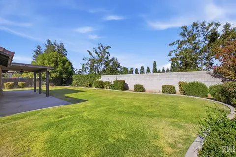 Exterior - 6019 Bouchaine Dr, Bakersfield, CA 93312 photo 8 of 13