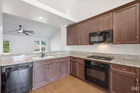 Kitchen - 6019 Bouchaine Dr, Bakersfield, CA 93312 photo 4 of 4