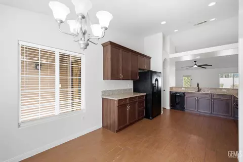 Entry Way - 6019 Bouchaine Dr, Bakersfield, CA 93312 photo 5 of 5