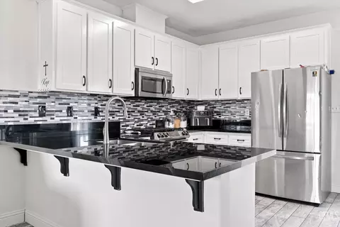 Kitchen - 2320 Corte Sanchez, Delano, CA 93215 photo 2 of 2