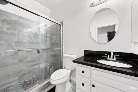 Bath - 2320 Corte Sanchez, Delano, CA 93215 photo 2 of 2
