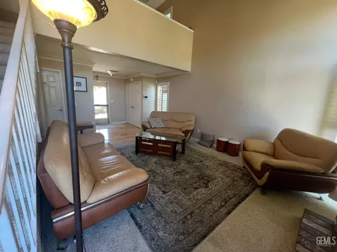 Living - 18571 Glenview Ct, Tehachapi, CA 93561 photo 4 of 7