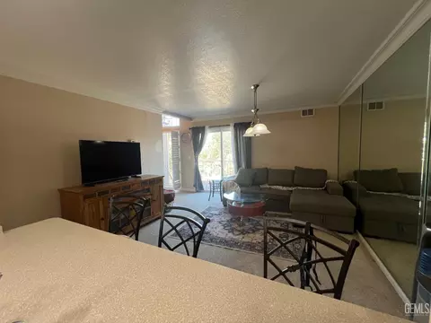 Living - 18571 Glenview Ct, Tehachapi, CA 93561 photo 6 of 7