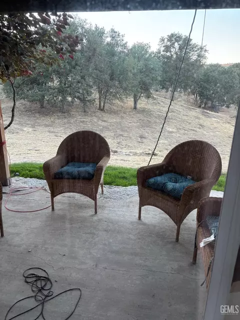Exterior - 18571 Glenview Ct, Tehachapi, CA 93561 photo 8 of 10