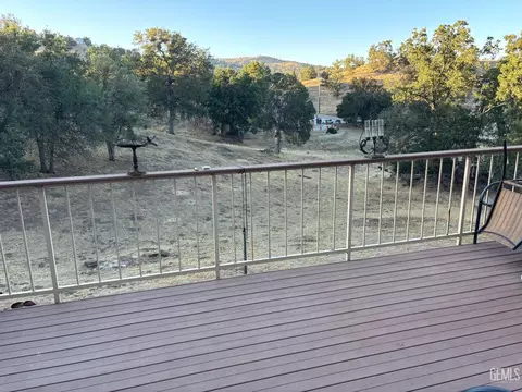 Exterior - 18571 Glenview Ct, Tehachapi, CA 93561 photo 6 of 10
