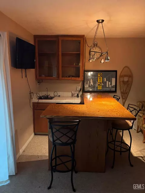 Kitchen - 18571 Glenview Ct, Tehachapi, CA 93561 photo 5 of 5