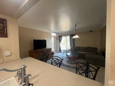 Living - 18571 Glenview Ct, Tehachapi, CA 93561 photo 7 of 7