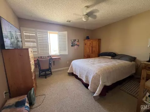 Bedroom - 18571 Glenview Ct, Tehachapi, CA 93561 photo 2 of 2