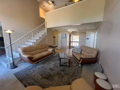 Living - 18571 Glenview Ct, Tehachapi, CA 93561 photo 3 of 7