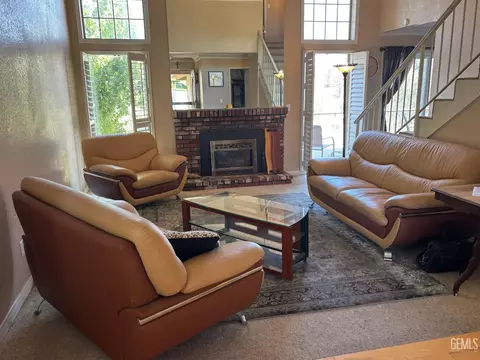Living - 18571 Glenview Ct, Tehachapi, CA 93561 photo 1 of 7