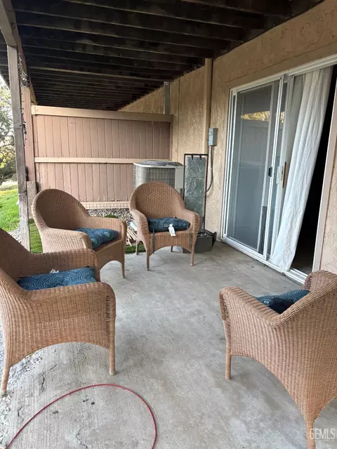 Exterior - 18571 Glenview Ct, Tehachapi, CA 93561 photo 3 of 10