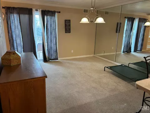 Dining - 18571 Glenview Ct, Tehachapi, CA 93561 photo 1 of 2