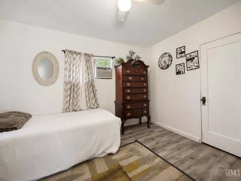 Bedroom - 211 Oak St, Taft, CA 93268 photo 2 of 4