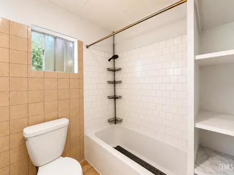Bath - 211 Oak St, Taft, CA 93268 photo 1 of 1