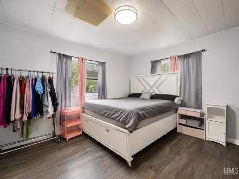 Bedroom - 211 Oak St, Taft, CA 93268 photo 3 of 4