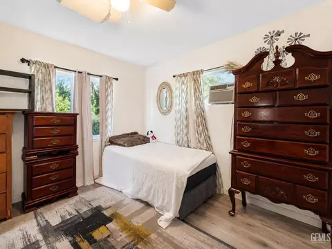Bedroom - 211 Oak St, Taft, CA 93268 photo 1 of 4