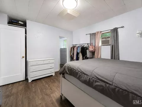 Bedroom - 211 Oak St, Taft, CA 93268 photo 4 of 4
