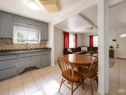 Kitchen - 211 Oak St, Taft, CA 93268 photo 1 of 3
