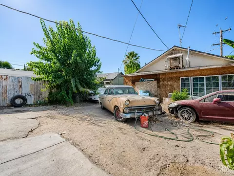 Exterior - 211 Oak St, Taft, CA 93268 photo 6 of 7