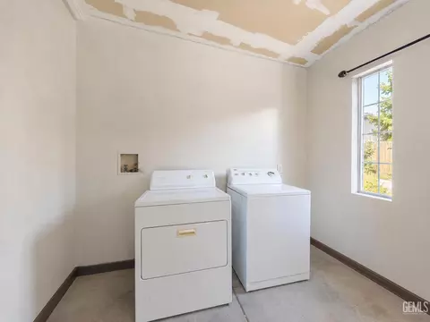 Other - 211 Oak St, Taft, CA 93268 photo 4 of 4