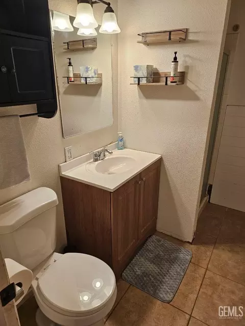 Bath - 416 Karin St, Ridgecrest, CA 93555 photo 1 of 2