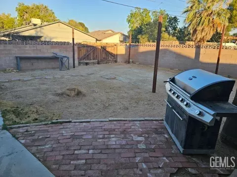 Exterior - 416 Karin St, Ridgecrest, CA 93555 photo 4 of 4