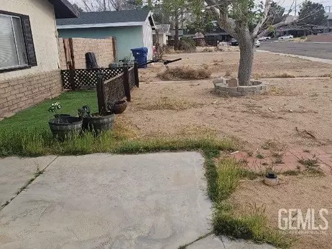 Exterior - 416 Karin St, Ridgecrest, CA 93555 photo 2 of 4