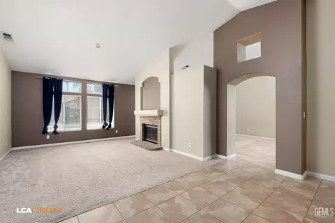 Living - 3515 Bathurst Ave, Bakersfield, CA 93313 photo 1 of 4