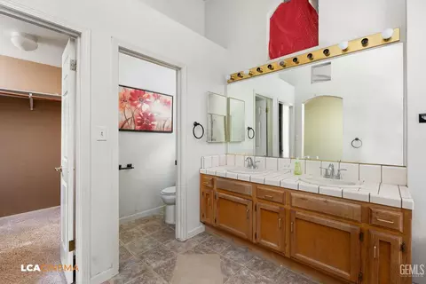 Bath - 3515 Bathurst Ave, Bakersfield, CA 93313 photo 3 of 3