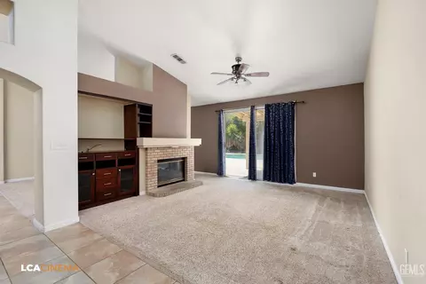 Living - 3515 Bathurst Ave, Bakersfield, CA 93313 photo 3 of 4
