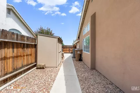 Entry Way - 3515 Bathurst Ave, Bakersfield, CA 93313 photo 4 of 4