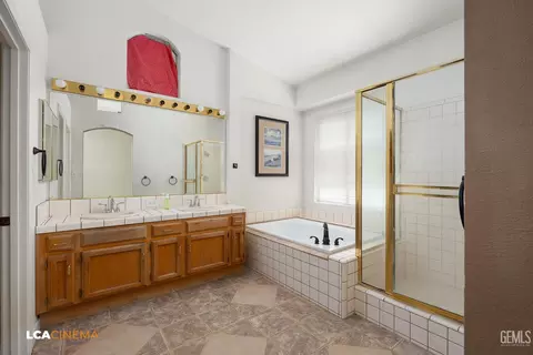 Bath - 3515 Bathurst Ave, Bakersfield, CA 93313 photo 2 of 3