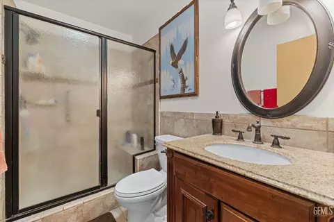 Bath - 2913 Harmony Dr, Bakersfield, CA 93306 photo 1 of 2