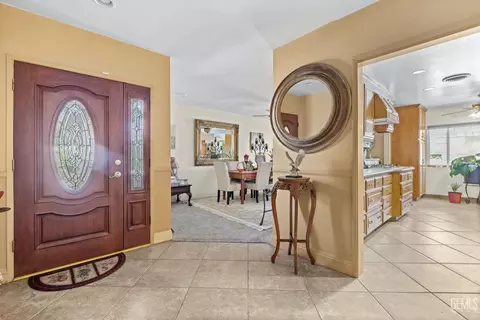 Entry Way - 2913 Harmony Dr, Bakersfield, CA 93306 photo 1 of 3