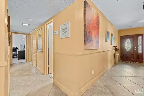 Entry Way - 2913 Harmony Dr, Bakersfield, CA 93306 photo 2 of 3